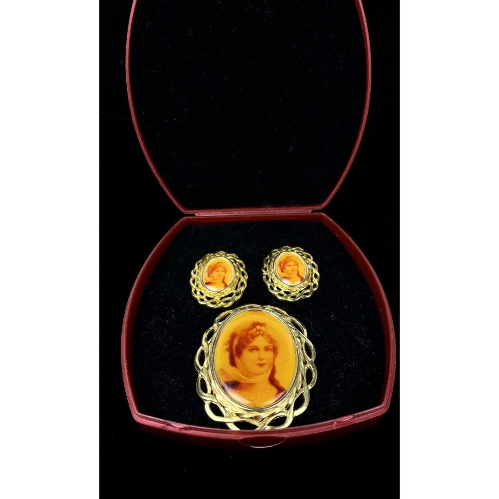 Fine Art Vintage Portrait Cameo Earrings and Brooch Set With Original Box